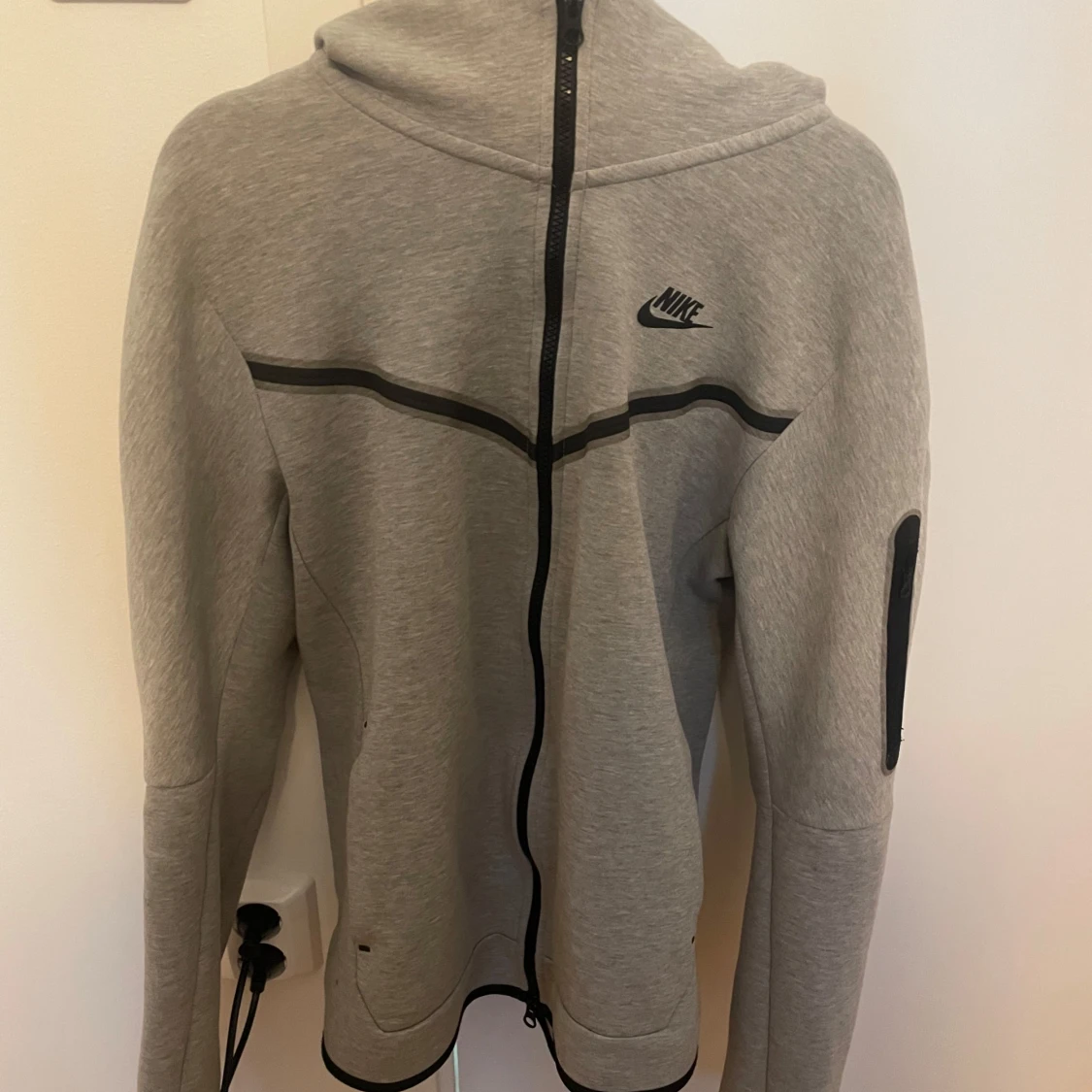 Grå Nike Tech Fleece - 1