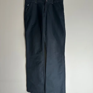 Svarta golfbyxor Peak Performance  - Svarta golfbyxor från Peak Performance i fint skick. Storlek 32/34.