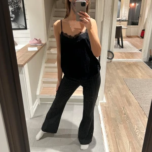 Kostymbyxor  - Fina kostymbyxor som knappt har används. Från Gina, finns inte att köpa längre💞💞💞