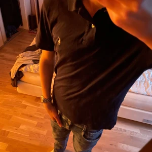 Ralph Lauren Piké - Säljer den här Ralph Lauren piké i storlek S. Inga defekter, är i ny skick!