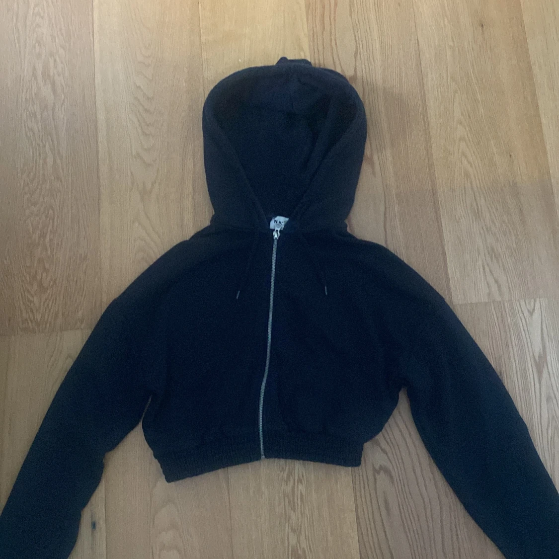 Svart hoodie från NA-KD Reborn