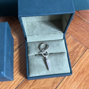 Säljer nu detta Maria Nilsdotter örhänge då jag har tröttnat på de, säljer för 1500kr - Äkta