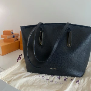 Ted Baker bag - Jätte snygg Ted Baker väska. Använd en gång så ser ut som ny🤩