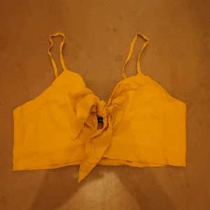 Färgladd topp till sommaren! - Söt solnedgångs orange topp som passar perfekt för en solsemester!  *köparen står för frakt!