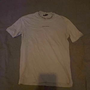 T-shirt från icono  - T-shirt från new yorker i bra skick. Skriv vid funderingar.