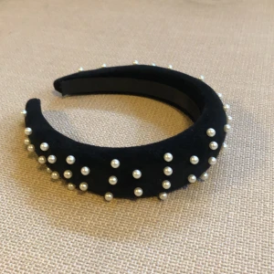 Diadem med vita pärlor - Bra skick, använd få gånger 