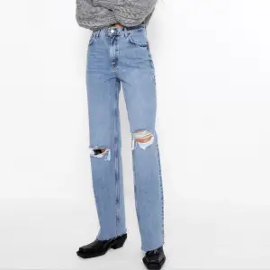 Jeans från Zara, strl 32. Säljer för 350kr❣️ skriv vid funderingar eller egna bilder så löser jag det!