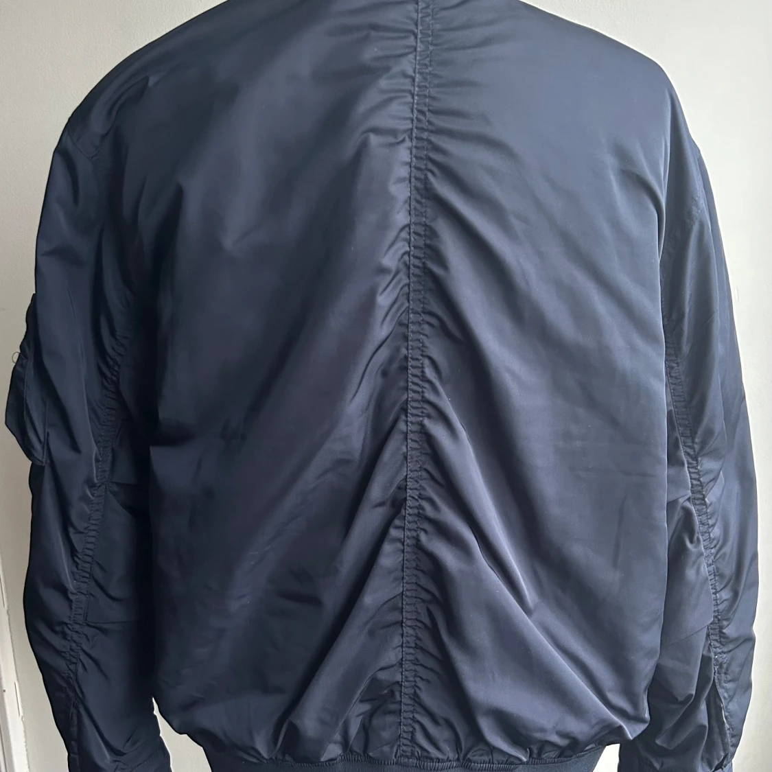 Mörkblå bomberjacka från Filippa K - 91