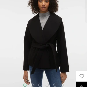 Vero Moda kappa - Vero Moda vmanne jacka i strl M, använd fåtalgånger. Nypris ca 800