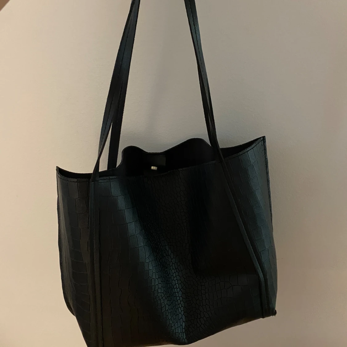 Svart oanvänd väska 