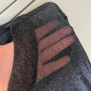 mesh tröja - säljer en fin långärmad mesh tröja från ginatricot. Använd fåtal gånger - nyskick.  Storlek M Nypris - 300kr  Säljer för - 100kr 