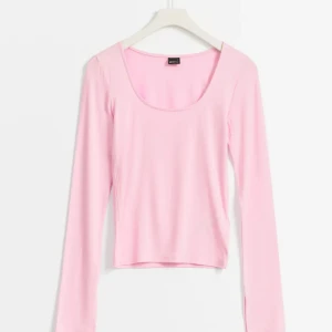 Långärmad tröja!💓💓 - Fin tröja från Gina som aldrig har använts! Gillade inte färgen på mig men den är en superfin rosa! 💓