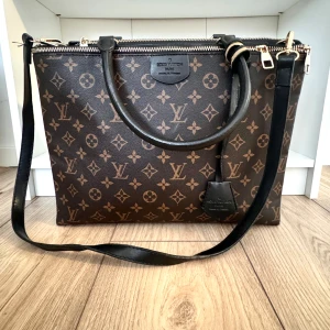 Veske - Fin romslig veske 