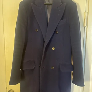 Dubbelknäppt Rock Tiger of Sweden - Säljer min dubbelknäppta rock från Tiger of Sweden.  Storlek 52