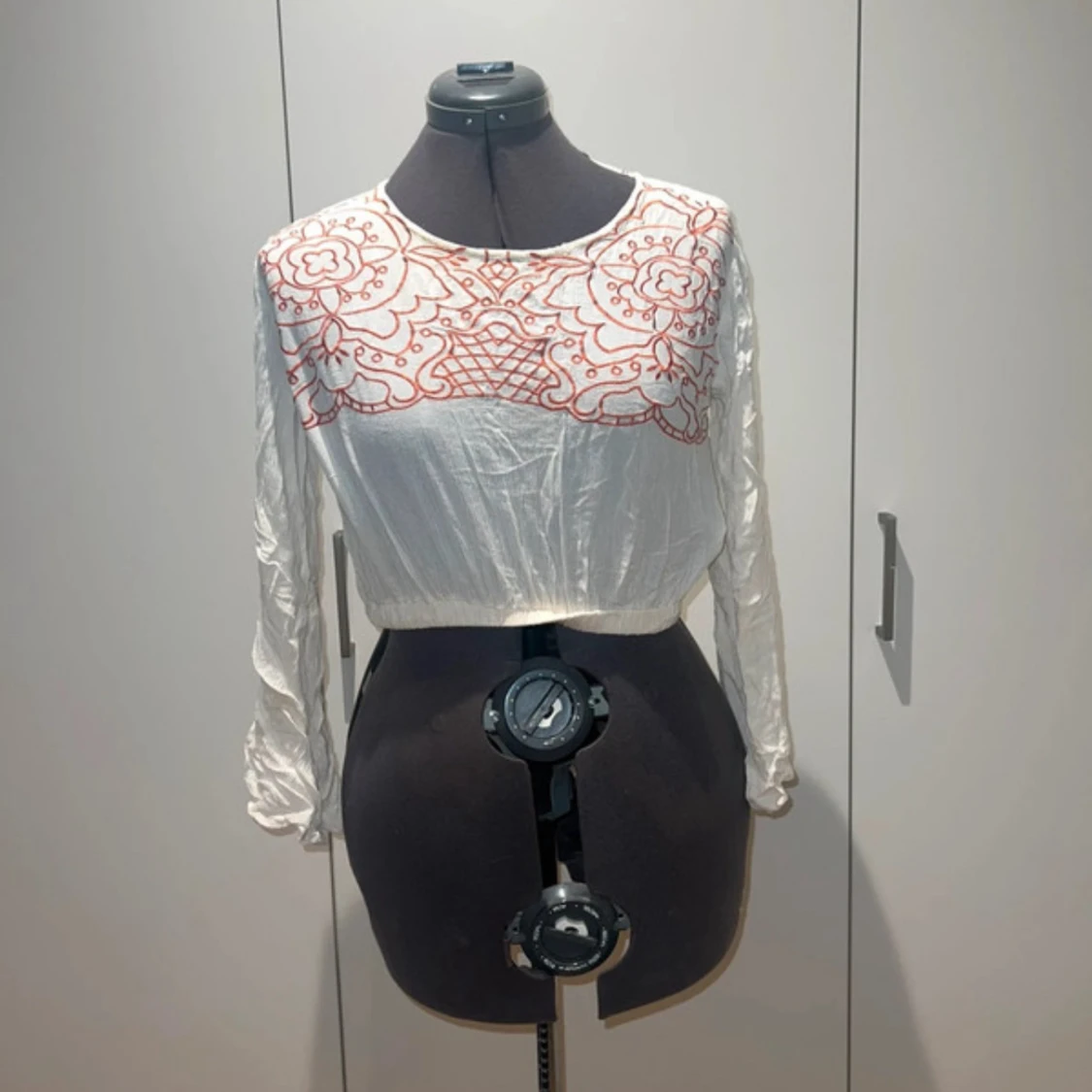 Tröja/topp vit med mönster 