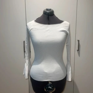 Tröja vit  - Från ginatricot strl L passar även M