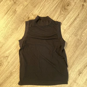 Linne  - Vet inte vart detta linnet är köpt men den sitter super fint på men är lite stor för min smak 😁 Pris kan diskuteras, fråga på!!💖(köparen står för frakten) 