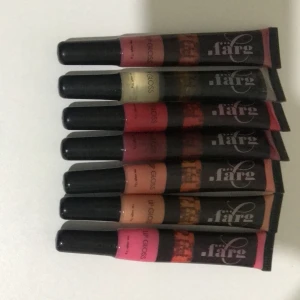 Lip gloss - Läpp glans. 7 st, färg. Ord pris för alla är ca 600 kronor. Några är använda.