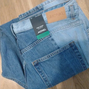Jeans tvåfärgade - Snygga jeans nya me prislapp. W 36 som 46