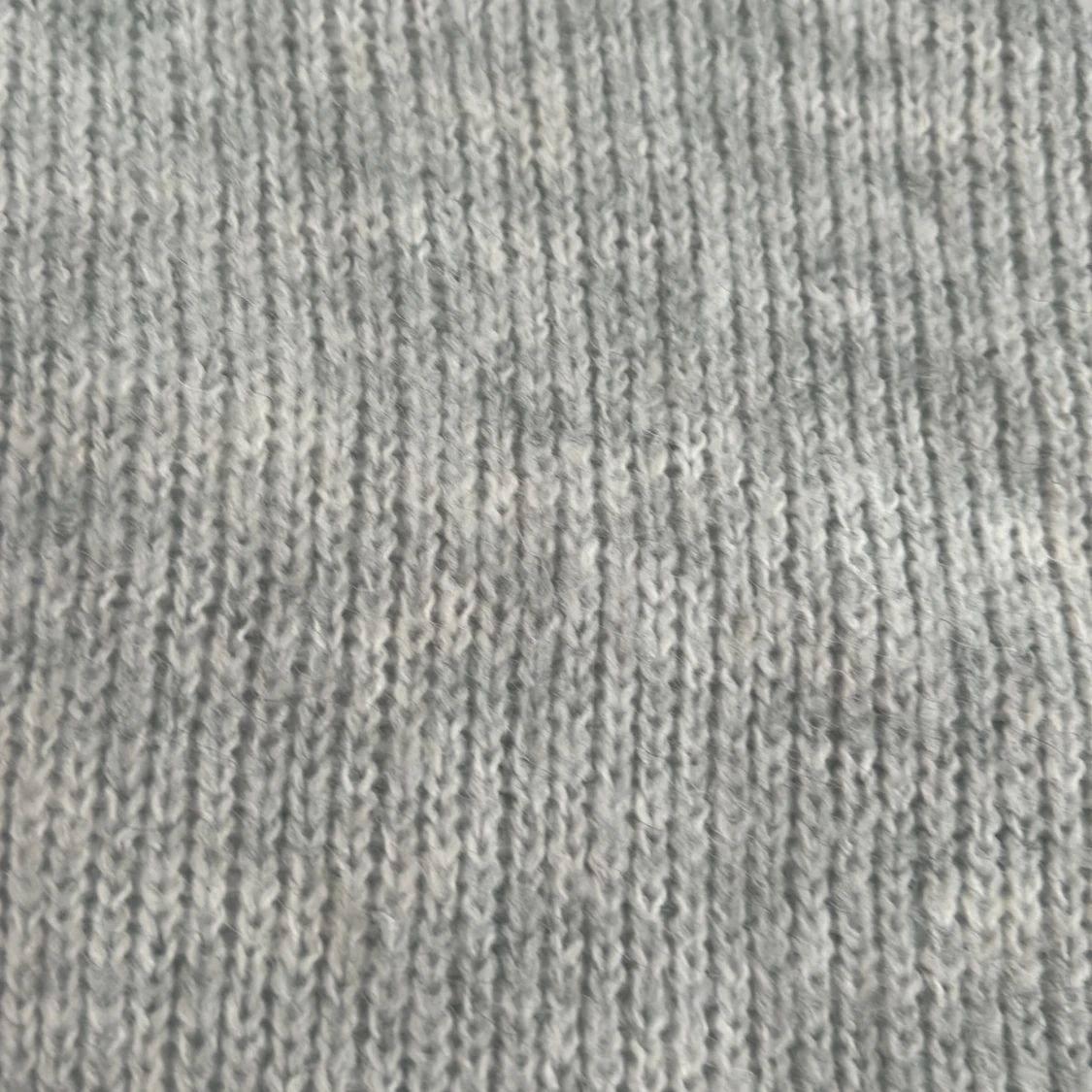 Stickad huvtröja - 93