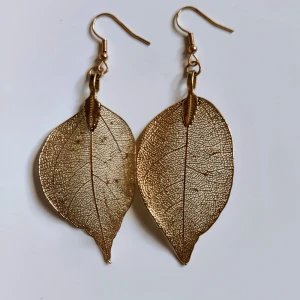 Guld örhängen - Säljer dessa super vackra örhängena då guld inte riktigt är min grej! 🫶 Pris kan självklart diskuteras, och vid funderingar är det bara att fråga! 🤭💕