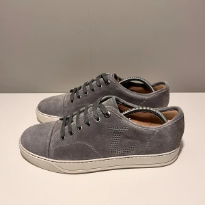 Lanvins - Säljer ett par lanvins i storlek UK8 (EU42), cond 9/10 obetydligt slitage. Tillkommer dustbag!