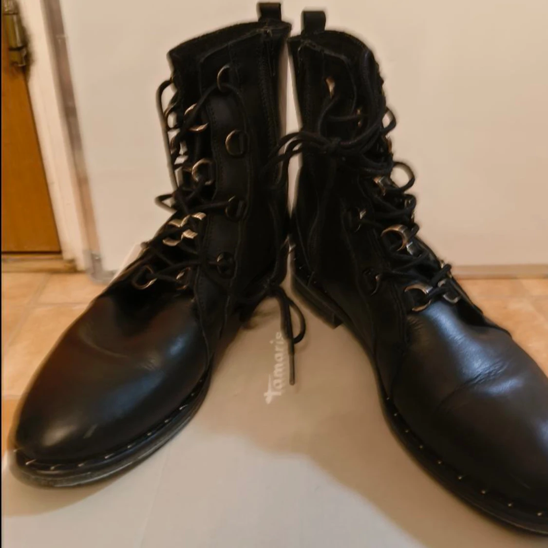 Svarta stövlar  - 90