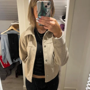 kort kappa - kort kappa från zara. ej använd. 