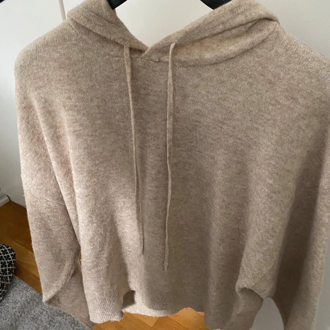 Stickad beige hoodie  - 91
