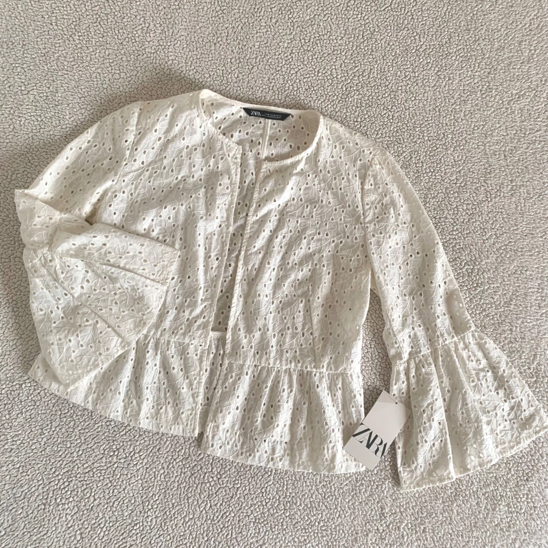 ZARA hålbroderad kofta / bolero