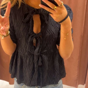 Söt topp - En svart söt topp jag använt vid ett fest tillfälle sen har den aldrig kommit till användning 