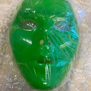 Maskerad / halloween  - Ungdomar/dam storlek  Finns fler kvar  Samma frakt  75kr/st 
