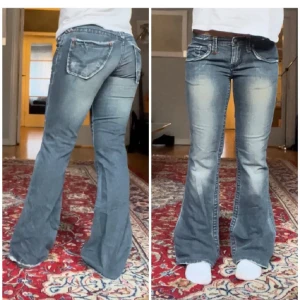 Bootcut jeans - Jätte snygga bootcut jeans! Köpta här på Plick men var lite stora, alltså inte mina bilder på annonsen men kan skicka egna bilder så skriv bara om frågor om mått  osv!💗