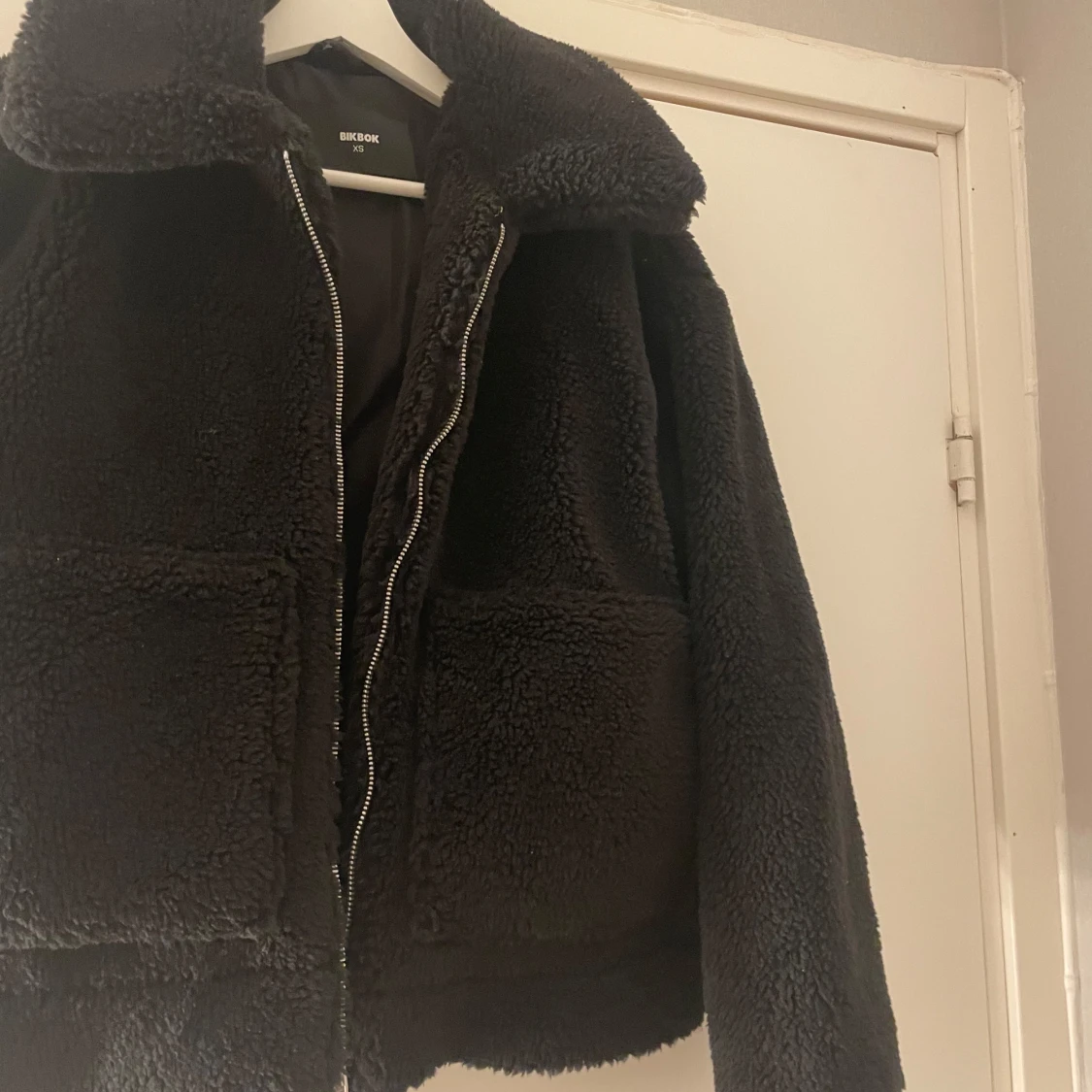 Svart teddyjacka  - 1