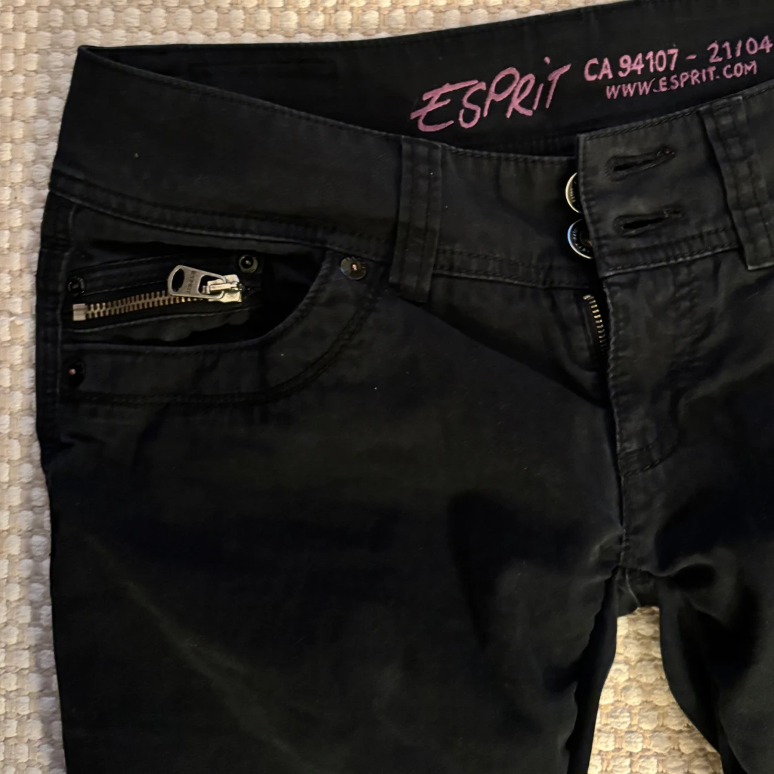 Svarta low waist jeans