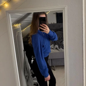 Stickad tröja - Storlek XS, pris 50:- vid frågor kontakta mig 🫶🏽