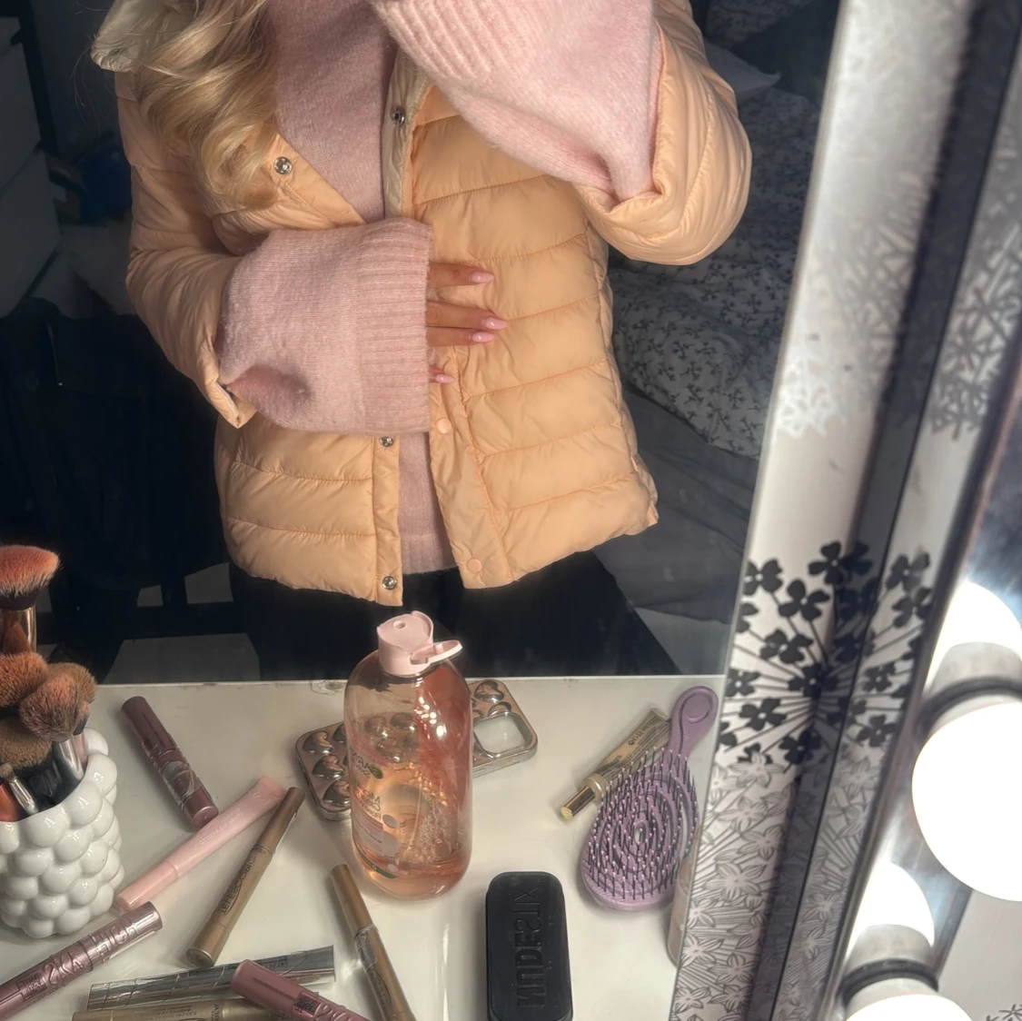 Persikofärgad pufferjacka från Amisu - 2