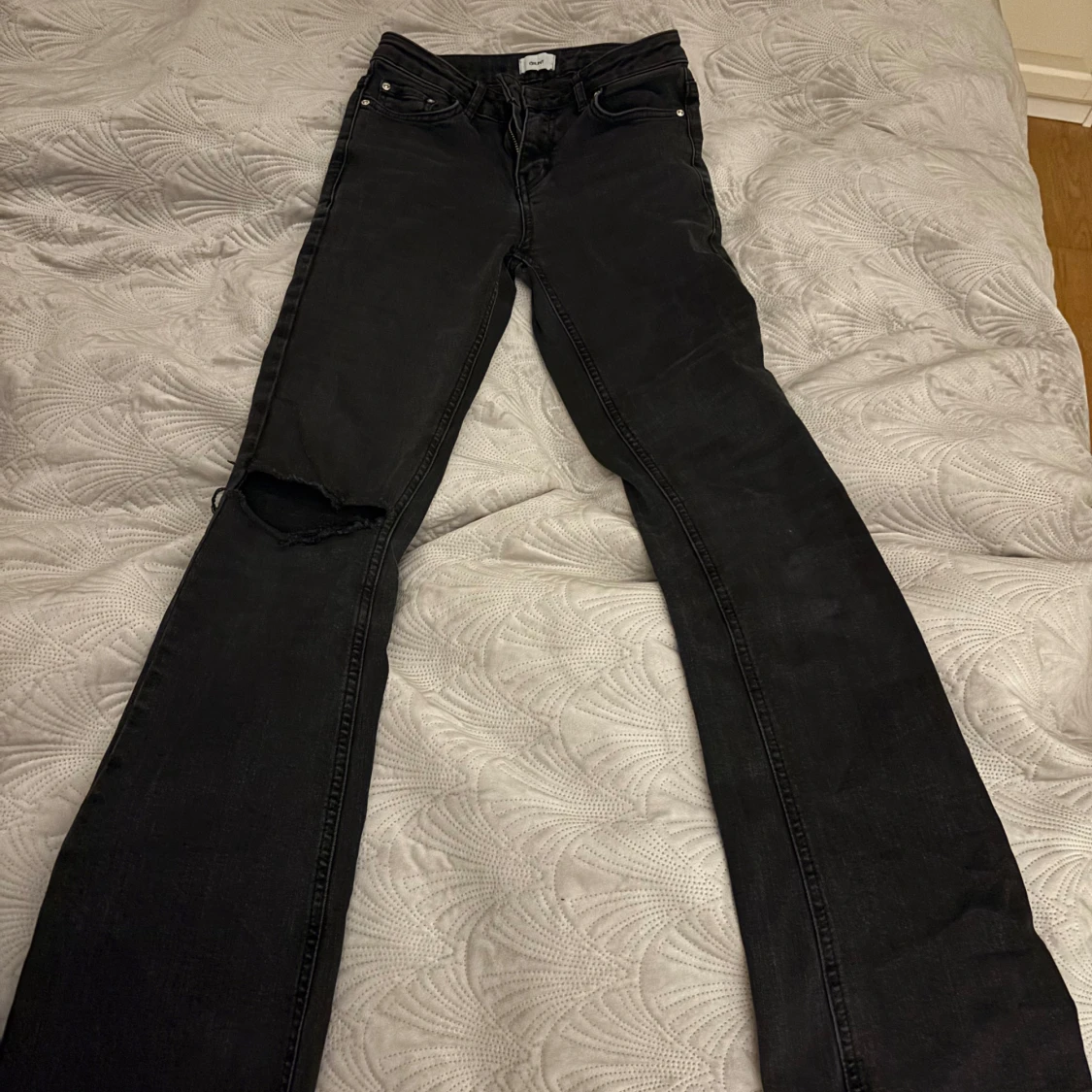 Svarta bootcut jeans  - 2