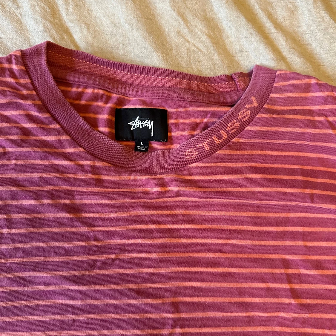 Rosa randig t-shirt från Stussy - 2