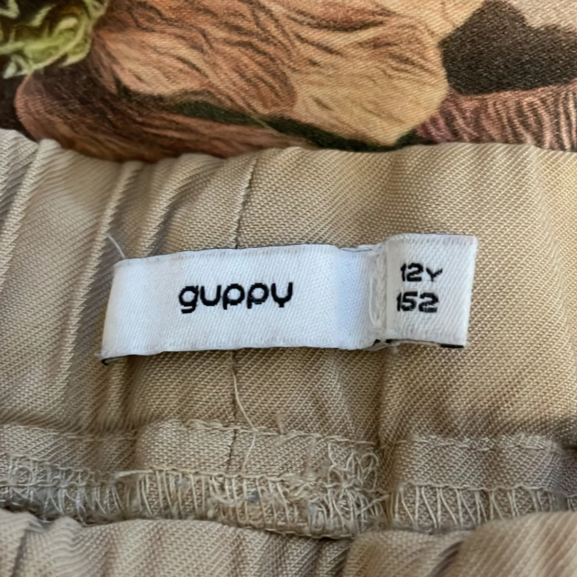 Beige cargobyxor från Guppy - 2