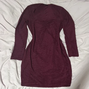 Klänning - Jätte vin vin röd klänning som har bara används en gång