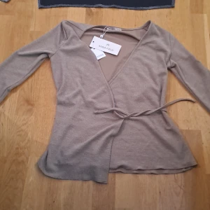 Anna Field Blouse - säljer pga jag inte använder den längre