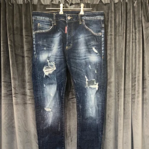  Dsquared2 jeans - Dsquared2 jeans i 10/10 skick, NFC Scan finns. Hör gärna av om det finns funderingar!