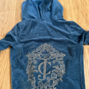 juice couture  - grön juicy kofta me guld detaljer❤️