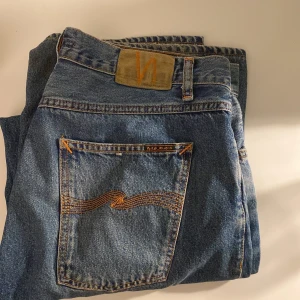Nudie jeans - Säljer ett par baggy nudie jeans i topp skick, Skriv gärna angående vad som helst!