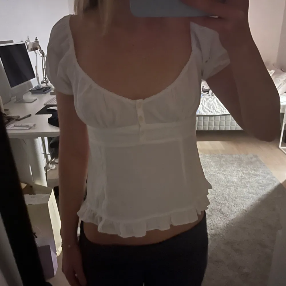 Sååå fin brandy Melville tröja. Använd 2-3 gånger inga defekter! Jag är 174cm 🩷🩷. Toppar.