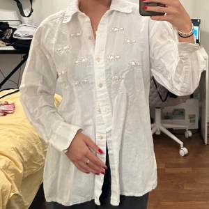 Linneskjorta - Skjorta med söta elefanter på. 55% bomull 45% linne