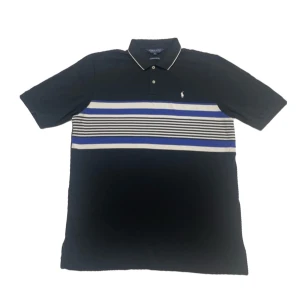 Ralph Lauren golf piké  - Jättefin svart Ralph Lauren golf polo i storlek xl passar L den är i mycket fint skick med athletic fit