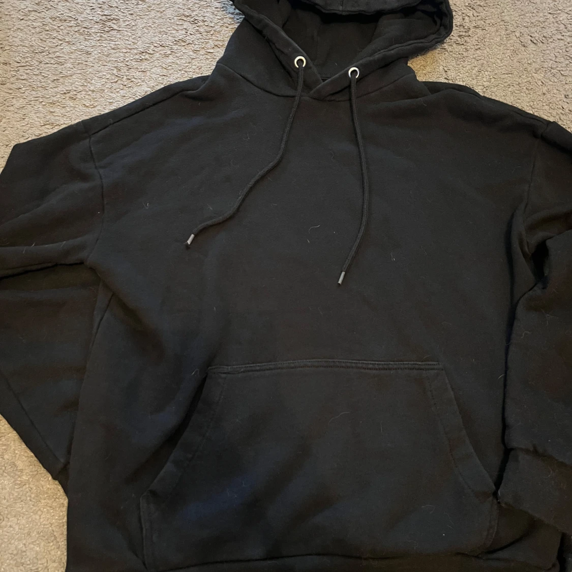 Svart hoodie från Pier One - 90