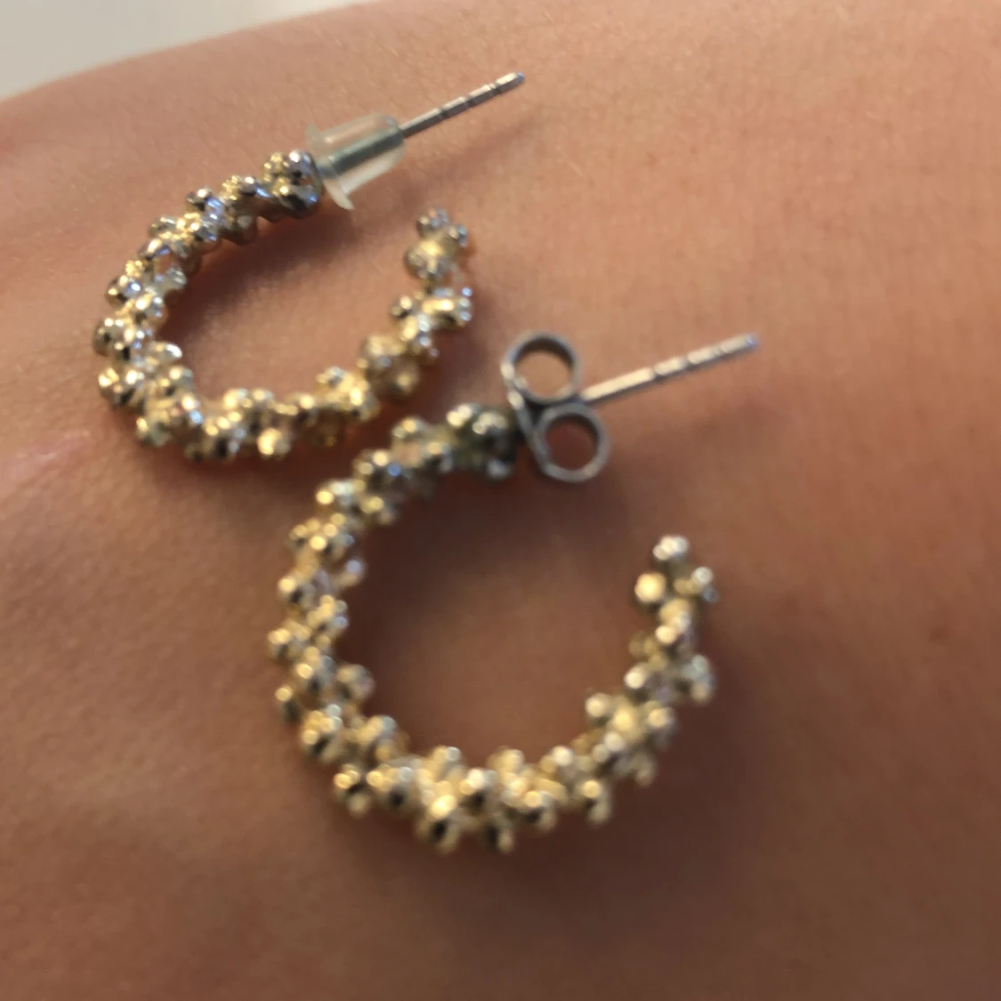 Guldglittriga örhängen - 90